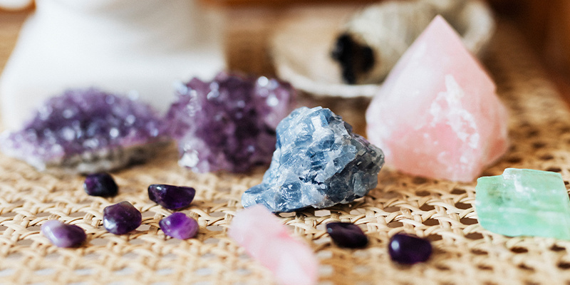 Kristalle müssen gereinigt werden, um sie zu aktivieren