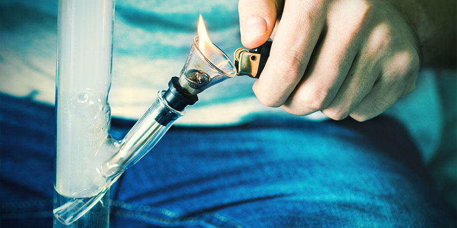 Smoke Cannabis Bong Smoke Cannabis Bong