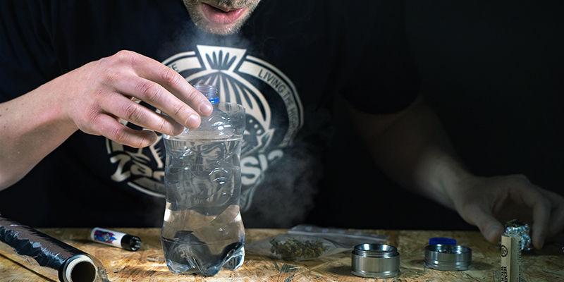 Wird Man Mit Einer Schwerkraft-Bong Higher Als Mit Einer Gewöhnlichen Bong? Wird man mit einer Schwerkraft-Bong higher als mit einer gewöhnlichen Bong?