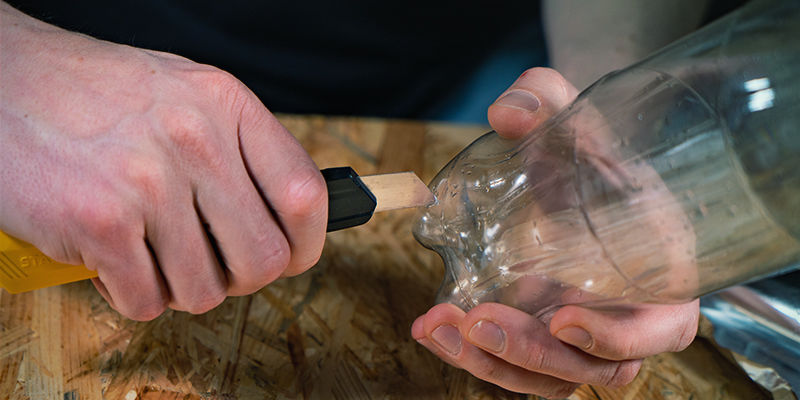 Machst Du Ein Kleines Loch Auf Etwa Einem Viertel Der Flaschenhöhe Wasserfall-Schwerkraft-Bong: Machst Du Ein Kleines Loch Auf Etwa Einem Viertel Der Flaschenhöhe