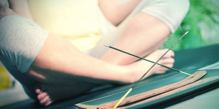 Wie Man Pflanzliches Räucherwerk Verwendet Wie Man Pflanzliches Räucherwerk Verwendet