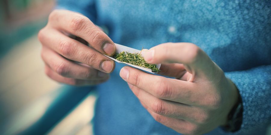 Drehe Deinen Joint Nicht Zu Fest Und Nicht Zu Locker Drehe Deinen Joint Nicht Zu Fest Und Nicht Zu Locker