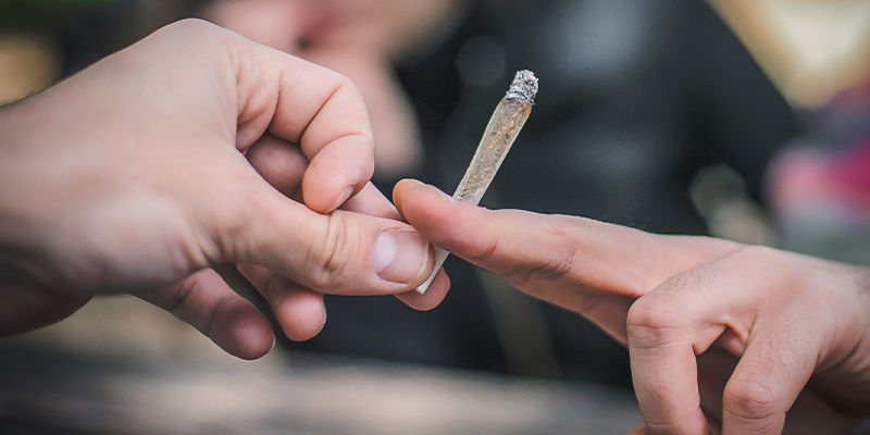 Vermeide Es, Allein Zu Rauchen Vermeide Es, Allein Zu Rauchen