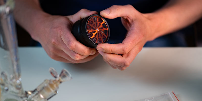 Zerkleinere Dein Weed Zerkleinere Dein Weed