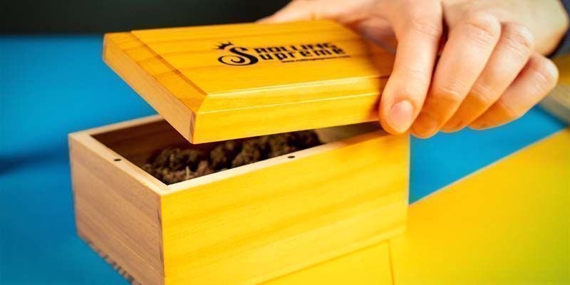 Verschließe Den Oberen Deckel Der Siebkiste Verschließe den oberen Deckel der Siebkiste