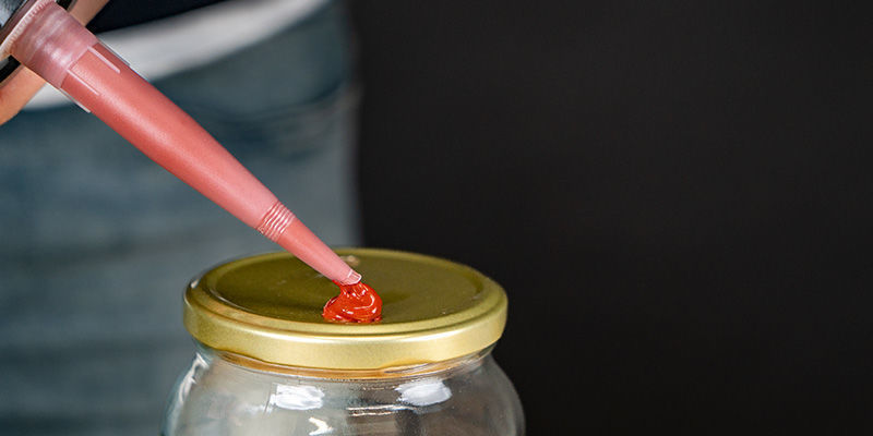 Trage Einen Klecks RTV-Silikon Auf