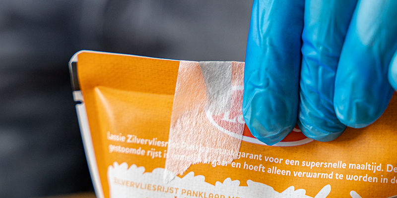 Schneide Nun Eine Ecke Des Reisbeutels Ab Schneide nun eine Ecke des Reisbeutels ab