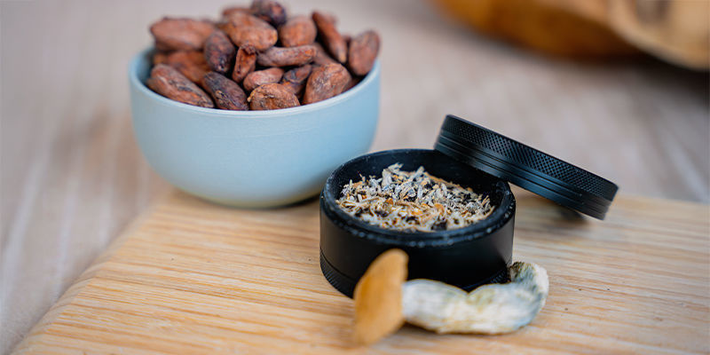 1. Zerkleinere Deine Pilze Oder Trüffel Mit Einem Grinder 1. Zerkleinere Deine Pilze Oder Trüffel Mit Einem Grinder