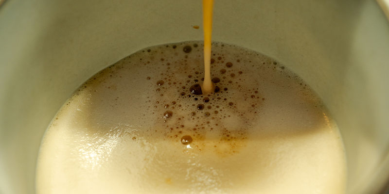 Verwende Nun Dieses Gekochte Cannabis, Öl Und Wassergemisch, Um Deinen Kaffee Zuzubereiten  Verwende Nun Dieses Gekochte Cannabis, Öl Und Wassergemisch, Um Deinen Kaffee Zuzubereiten