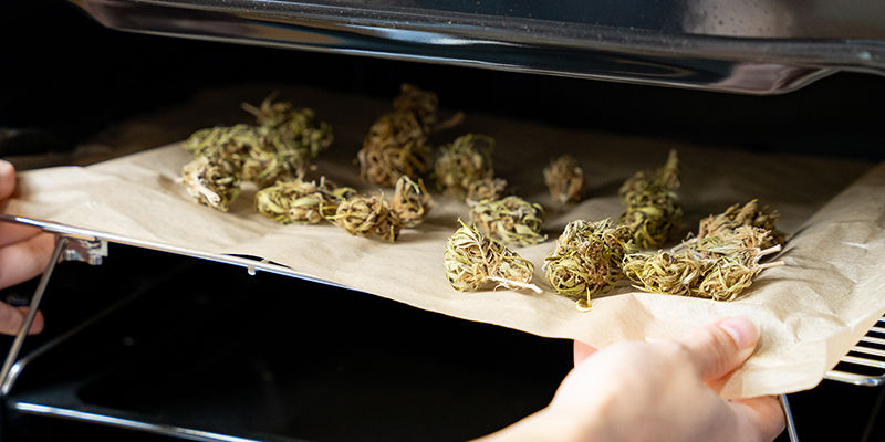 Wie Man Cannabisblüten Im Ofen Decarboxyliert Wie man Cannabisblüten im Ofen decarboxyliert