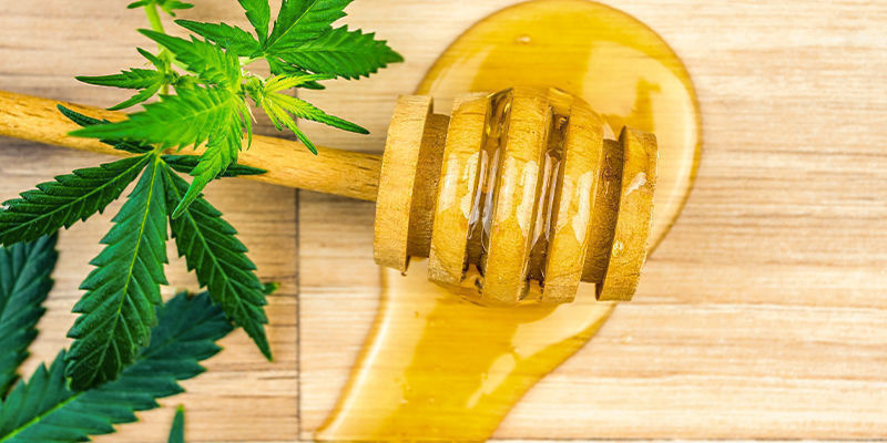 Mit Cannabis Angereicherte Honigbutter Mit Cannabis Angereicherte Honigbutter