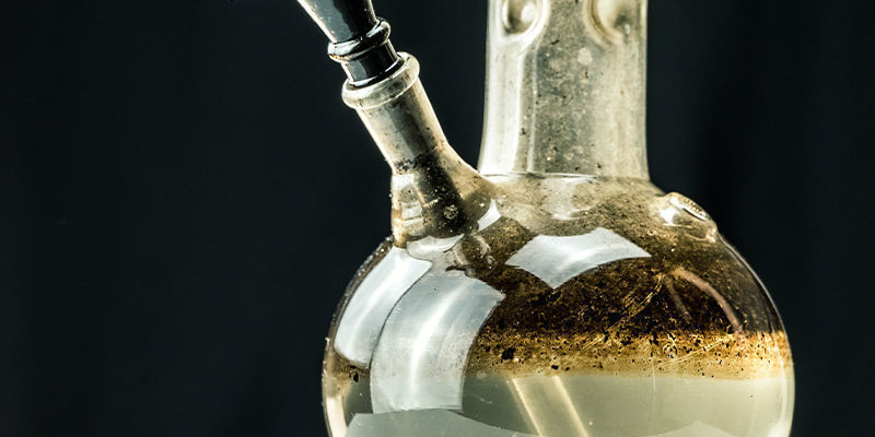 Woran Erkennt Man, Dass Man Das Wasser Seiner Bong Wechseln Muss? Woran Erkennt Man, Dass Man Das Wasser Seiner Bong Wechseln Muss?