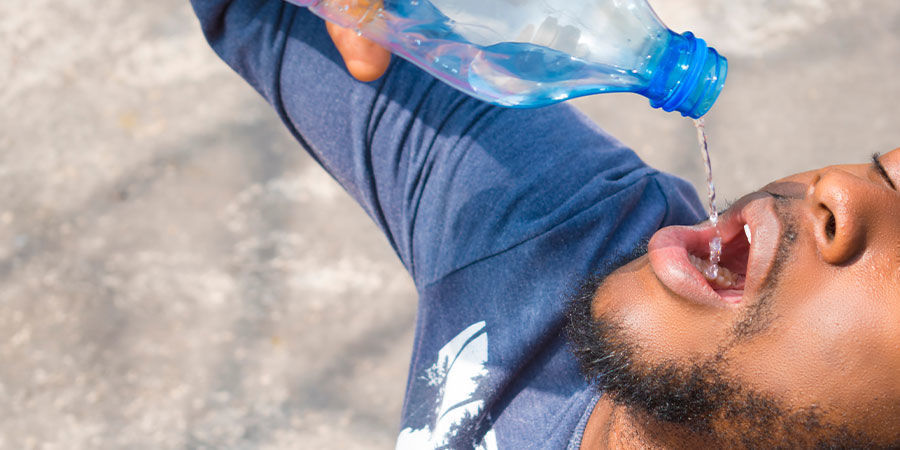 Wie Man Mundtrockenheit Vermeiden Kann Wie man Mundtrockenheit vermeiden kann