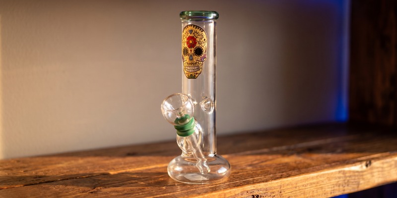 Skull Mini Glass Bong (Near Dark) Skull Mini Glass Bong (Near Dark)