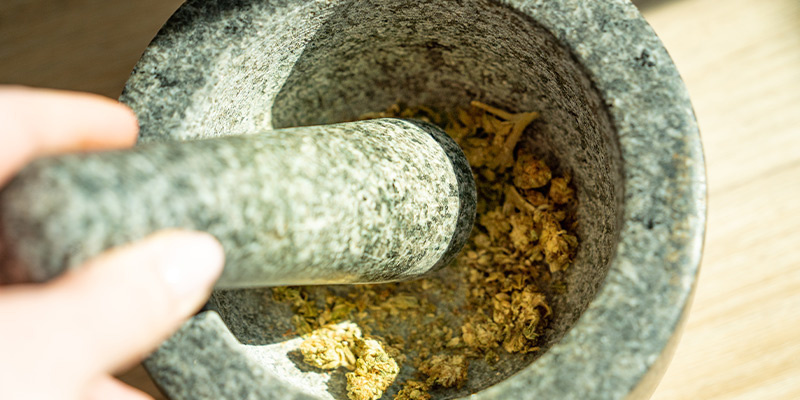 Zerkleinere Zuerst Dein Weed