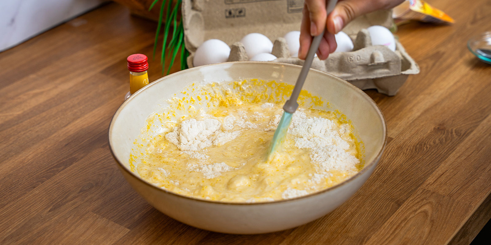 Falls du Extras einrühren möchtest (siehe unten), hebe sie jetzt vorsichtig unter