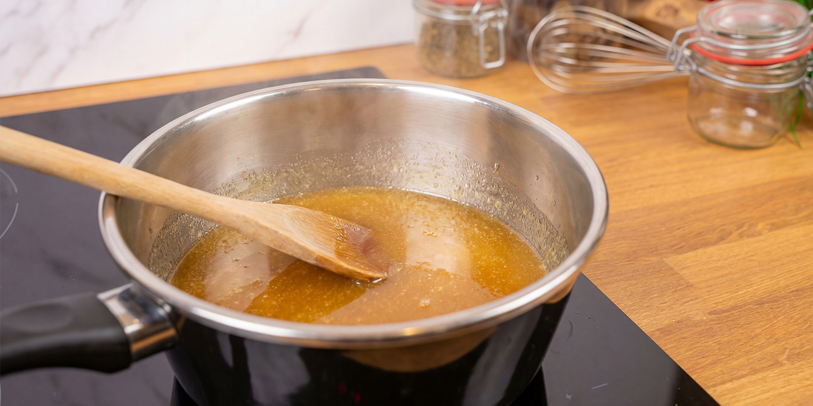 Zucker mit Cannabutter schmelzen