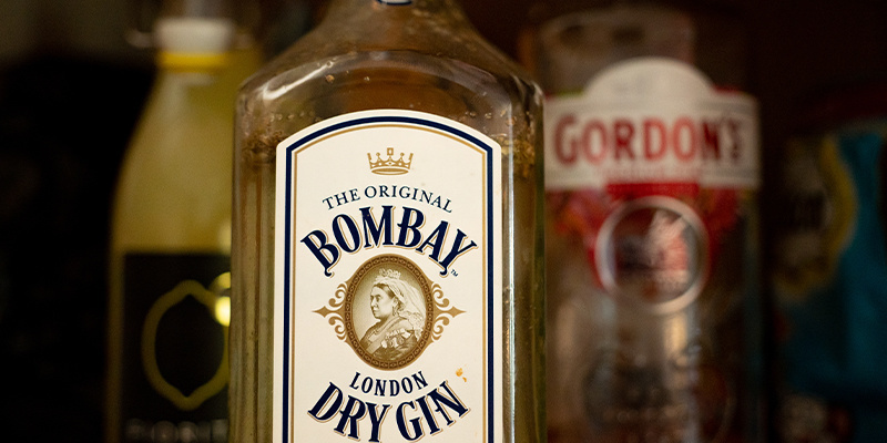 Mientras La Echas En Un Cazo, Cuela La Material Vegetal Usando La Estopilla