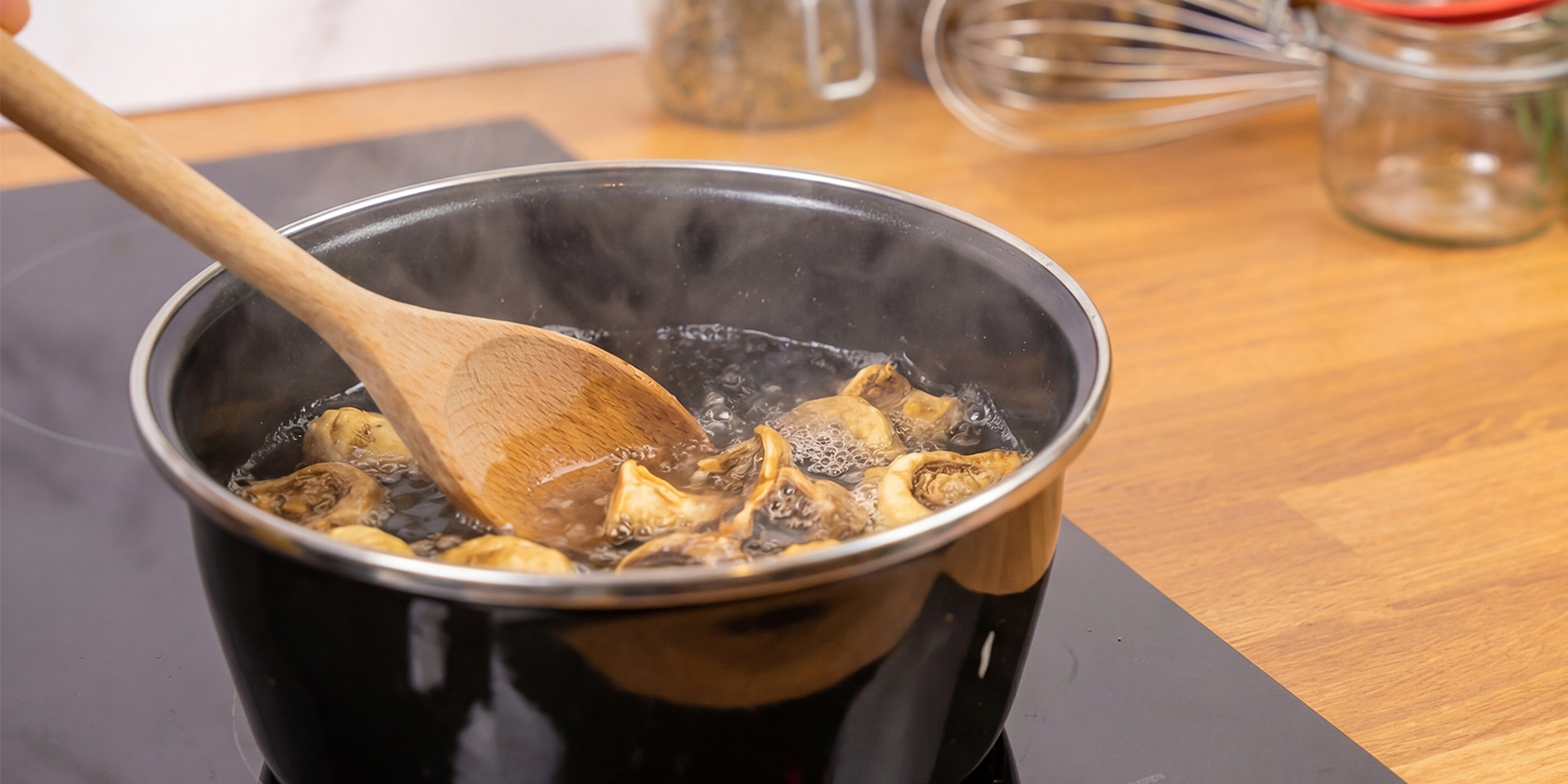 Köcheln lassen (bei Wurzelstücken)