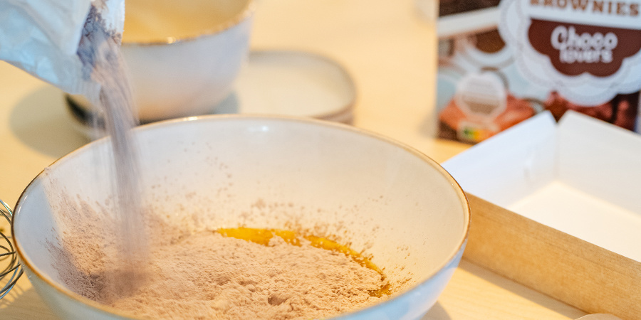 Füge Die Brownie-Mischung Hinzu