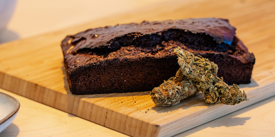 Lass Die Brownies Etwa Zehn Minuten Auf Einem Teller Abkühlen