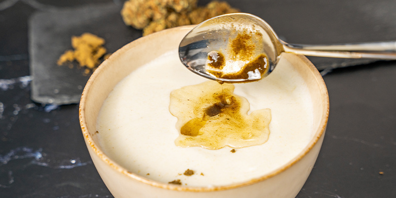 Wenn Du mit der Mischung zufrieden bist, rühre sie einfach in Deinen Joghurtbecher – und fertig!