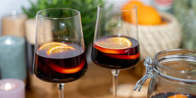 Serviere Ihn In Einer Tasse Mit Ein Paar Orangenscheiben – Enjoy!