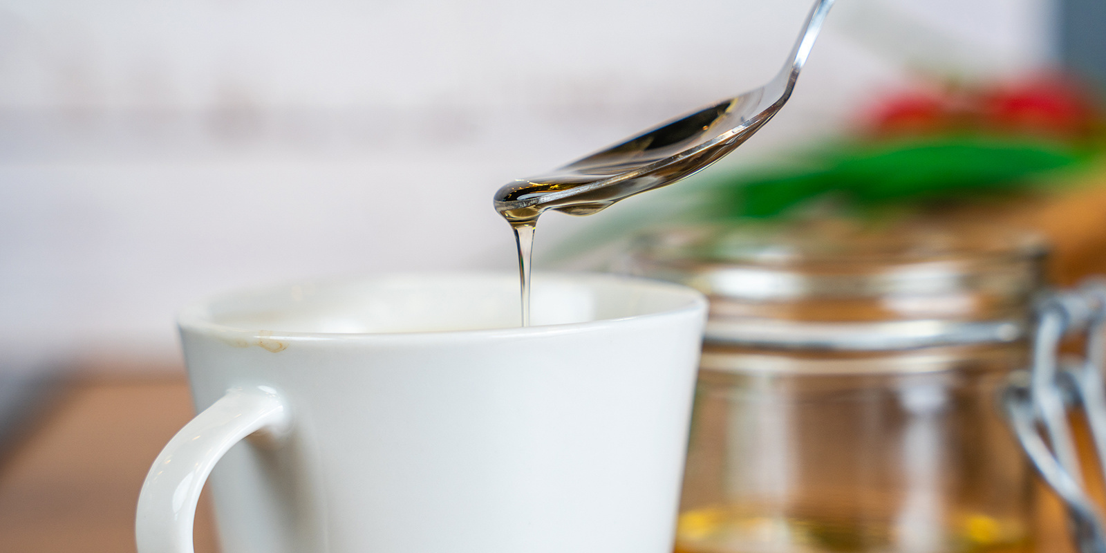 Vom Bienenstock zum Genuss-High: Probiere Cannabis-Honig selbst!