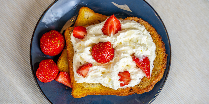 Mit Gras Angereicherter French Toast