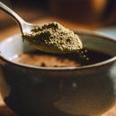 Kann man Kratom mit Kaffee kombinieren? Deine neue Morgenroutine!
